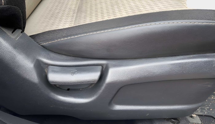 2019 Hyundai Elite i20 ERA 1.2, Petrol, Manual, 21,786 km, Driver Side Adjustment Panel