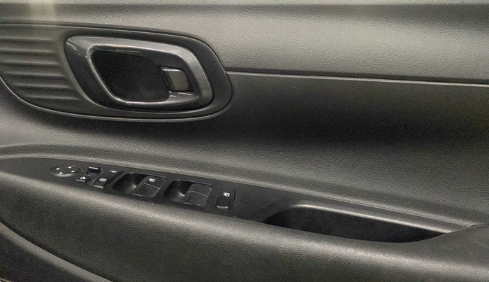 2022 Hyundai NEW I20 SPORTZ 1.2 MT, Petrol, Manual, 33,567 km, Driver Side Door Panels Control