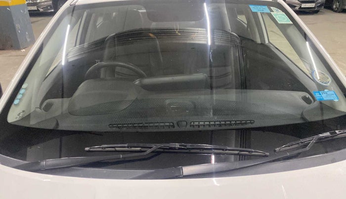 2022 Hyundai NEW I20 SPORTZ 1.2 MT, Petrol, Manual, 33,567 km, Front windshield - Rubber blade broken or missing