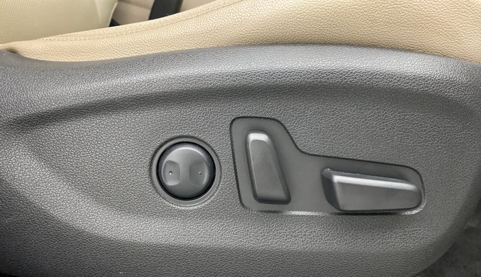 2017 Hyundai Tucson GLS 4WD AT DIESEL, Diesel, Automatic, 70,087 km, Driver Side Adjustment Panel