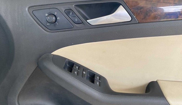 2016 Volkswagen Jetta COMFORTLINE TDI, Diesel, Manual, 1,05,437 km, Driver Side Door Panels Control