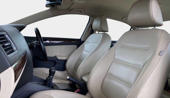 2016 Volkswagen Jetta COMFORTLINE TDI, Diesel, Manual, 1,05,437 km, Right Side Front Door Cabin