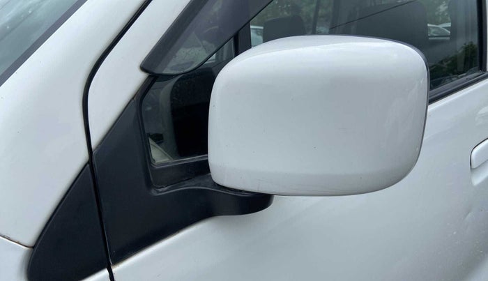2017 Maruti Wagon R 1.0 VXI, CNG, Manual, 80,567 km, Left rear-view mirror - Cover has minor damage
