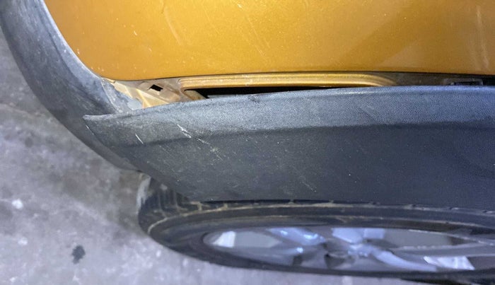 2022 Renault TRIBER RXZ DUAL TONE, Petrol, Manual, 23,326 km, Left fender - Cladding has minor damage