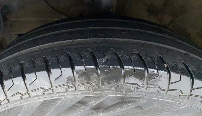 2021 Maruti Swift VXI, Petrol, Manual, 57,561 km, Left Front Tyre Tread