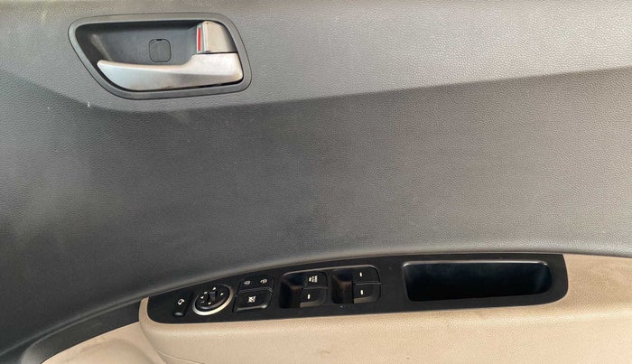2014 Hyundai Xcent SX 1.2 (O), Petrol, Manual, 65,808 km, Driver Side Door Panels Control