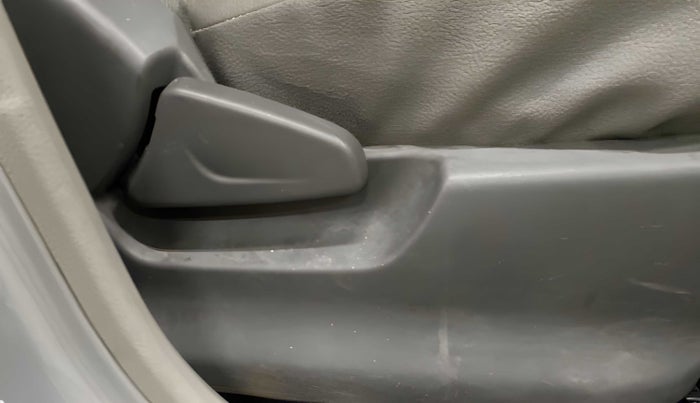 2016 Datsun Redi Go T, Petrol, Manual, 37,488 km, Driver Side Adjustment Panel