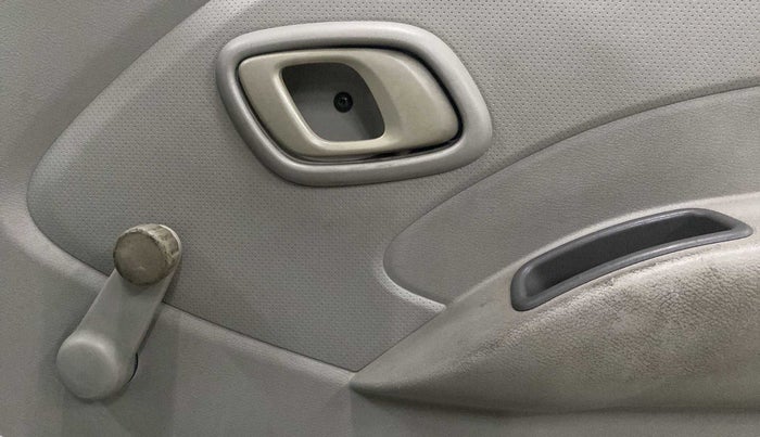 2016 Datsun Redi Go T, Petrol, Manual, 37,488 km, Driver Side Door Panels Control