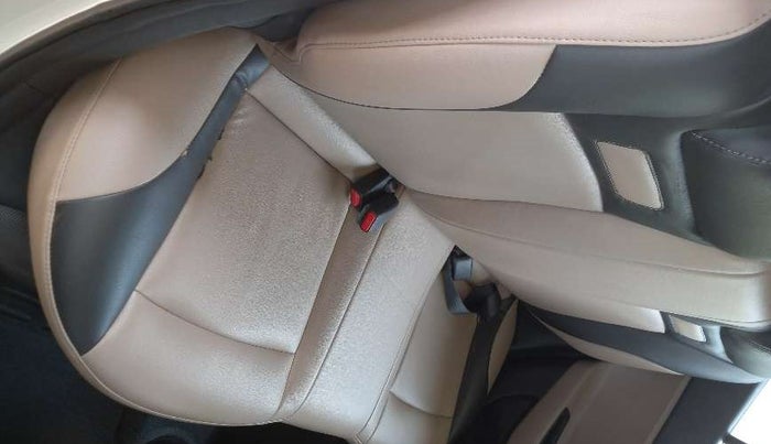 2017 Hyundai Elite i20 SPORTZ 1.2, Petrol, Manual, 77,593 km, Second-row right seat - Cover slightly stained
