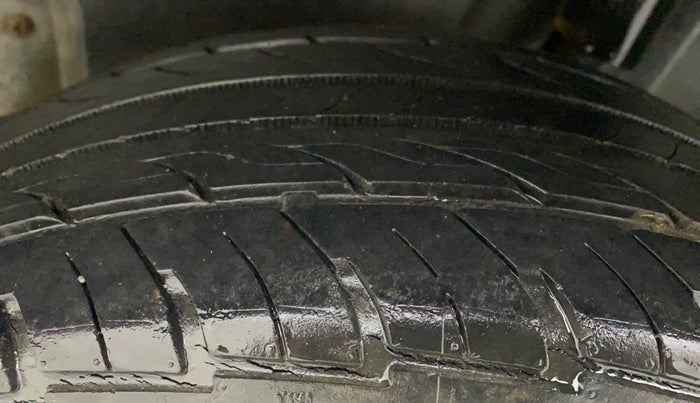 2011 Volkswagen Polo COMFORTLINE 1.2L PETROL, Petrol, Manual, 64,735 km, Left Rear Tyre Tread
