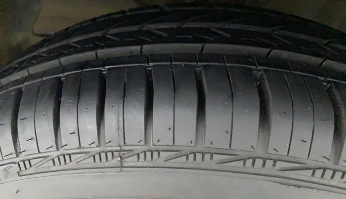 2018 Maruti Dzire VXI, Petrol, Manual, 53,297 km, Left Front Tyre Tread