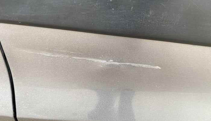 2014 Maruti Swift VXI, Petrol, Manual, 42,581 km, Driver-side door - Minor scratches