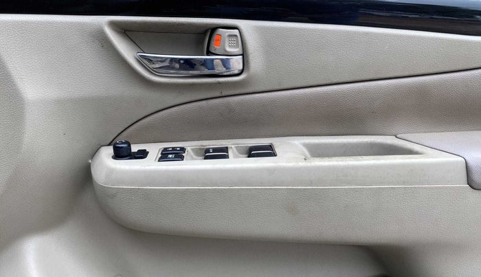 2014 Maruti Ciaz ZXI, Petrol, Manual, 1,18,295 km, Driver Side Door Panels Control