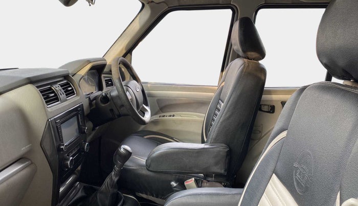 2015 Mahindra Scorpio S10, Diesel, Manual, 73,036 km, Right Side Front Door Cabin