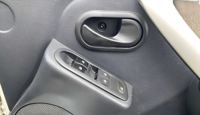 2012 Renault Duster 85 PS RXL DIESEL, Diesel, Manual, 94,706 km, Driver Side Door Panels Control