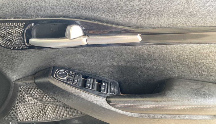 2019 KIA SELTOS GTX 1.4 PETROL, Petrol, Manual, 1,24,840 km, Driver Side Door Panels Control