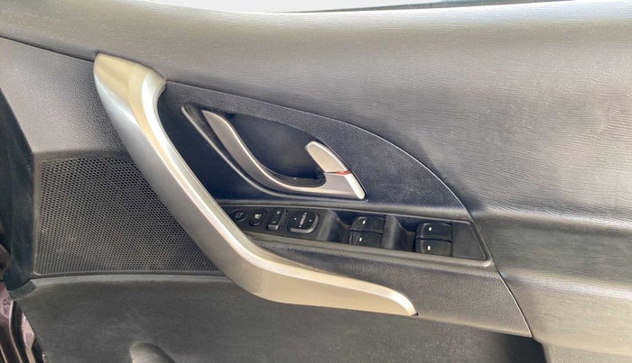 2018 Mahindra XUV500 W9, Diesel, Manual, 57,798 km, Driver Side Door Panels Control