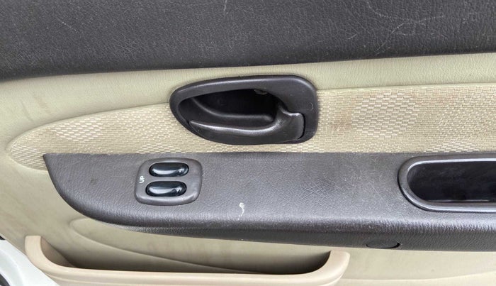 2012 Hyundai Santro Xing GL PLUS, Petrol, Manual, 71,108 km, Driver Side Door Panels Control