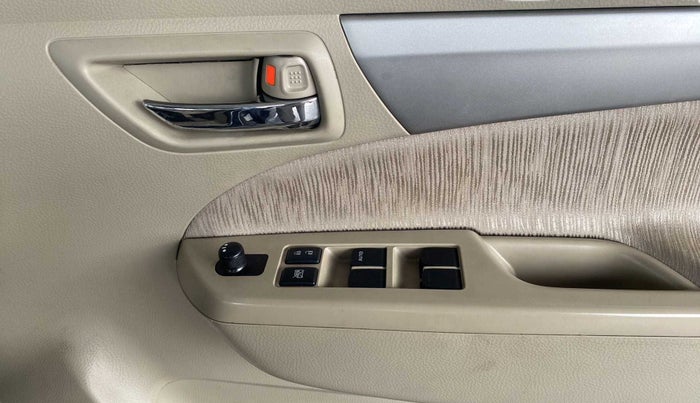 2014 Maruti Ertiga ZXI, Petrol, Manual, 47,326 km, Driver Side Door Panels Control