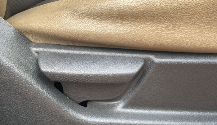 2016 Hyundai Eon D-LITE+, Petrol, Manual, 9,901 km, Driver Side Adjustment Panel