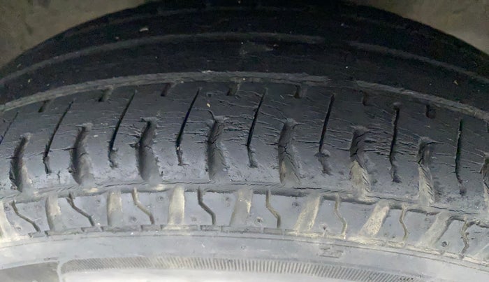 2014 Maruti Alto 800 LXI, Petrol, Manual, 42,521 km, Right Front Tyre Tread