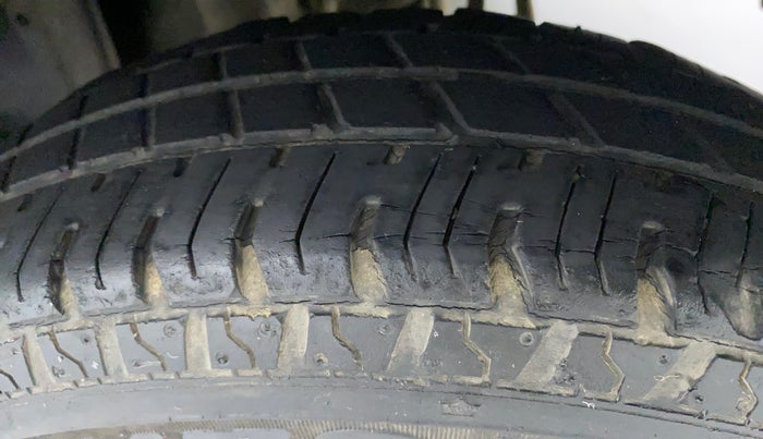 2014 Maruti Alto 800 LXI, Petrol, Manual, 42,521 km, Left Rear Tyre Tread