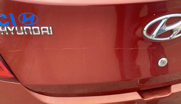 2014 Hyundai Eon MAGNA +, Petrol, Manual, 74,729 km, Dicky (Boot door) - Minor scratches