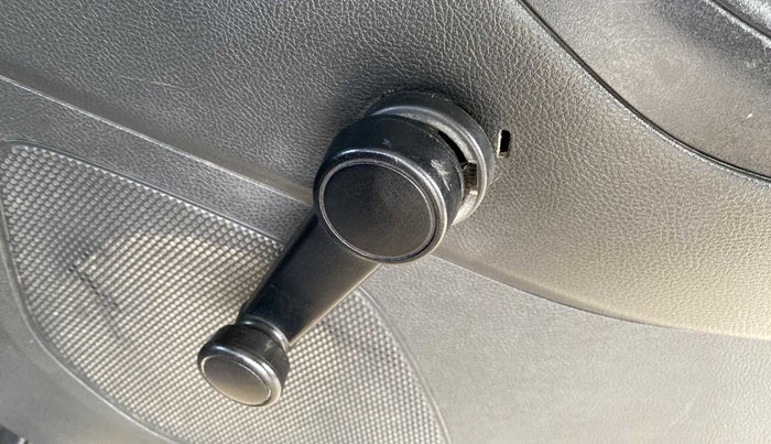 2018 Ford FREESTYLE AMBIENTE 1.5 DIESEL, Diesel, Manual, 90,038 km, Right rear window switch / handle - Minor damage