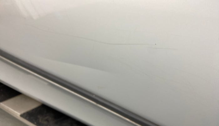 2018 Mahindra XUV500 W4, Diesel, Manual, 1,10,140 km, Driver-side door - Line - Paint ok & Dent >8 inch(on criase line)