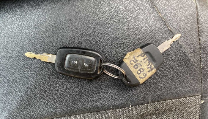2017 Renault Kwid RXT 0.8, Petrol, Manual, 66,109 km, Lock system - Central lock not working