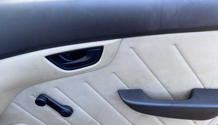 2015 Hyundai Eon D-LITE+, Petrol, Manual, 64,996 km, Driver Side Door Panels Control