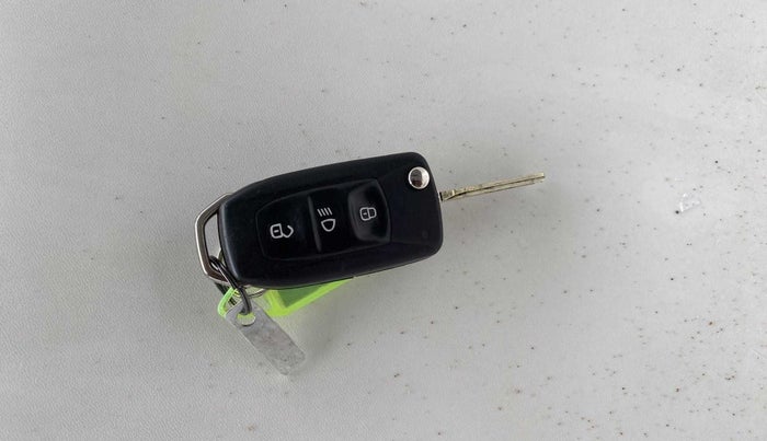 2019 Tata Tiago XZ PLUS DUAL TONE PETROL, Petrol, Manual, 65,661 km, Key Close Up
