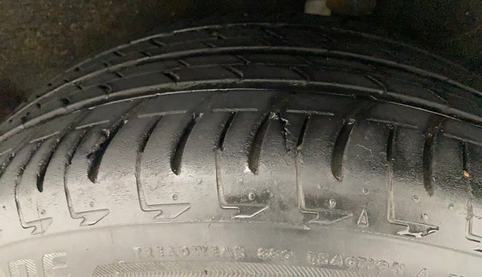 2018 Ford Ecosport TITANIUM 1.0L ECOBOOST SPORTS(SUNROOF), Petrol, Manual, 64,485 km, Left rear tyre - Tyre dimensions are different from each other