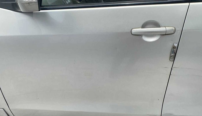 2014 Maruti Ertiga VXI, Petrol, Manual, 1,17,166 km, Front passenger door - Paint has faded