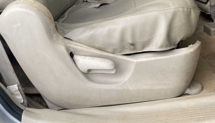 2014 Maruti Ertiga VXI, Petrol, Manual, 1,17,166 km, Second-row right seat - Seat side trim has minor damage