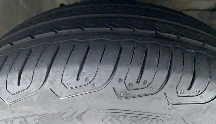 2016 Honda City 1.5L I-VTEC V MT, Petrol, Manual, 1,15,158 km, Right Front Tyre Tread