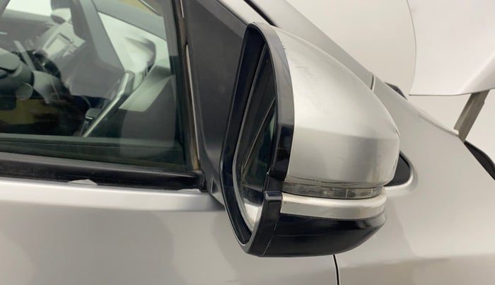 2016 Honda City 1.5L I-VTEC V MT, Petrol, Manual, 1,15,158 km, Right rear-view mirror - Minor noise