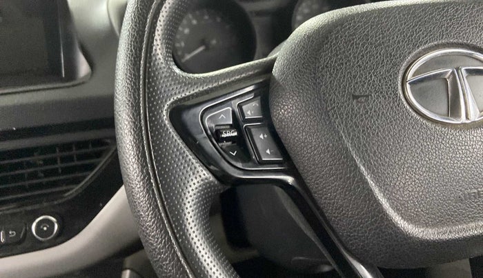 2018 Tata NEXON XM PETROL, CNG, Manual, 90,910 km, Steering wheel - Sound system control not functional
