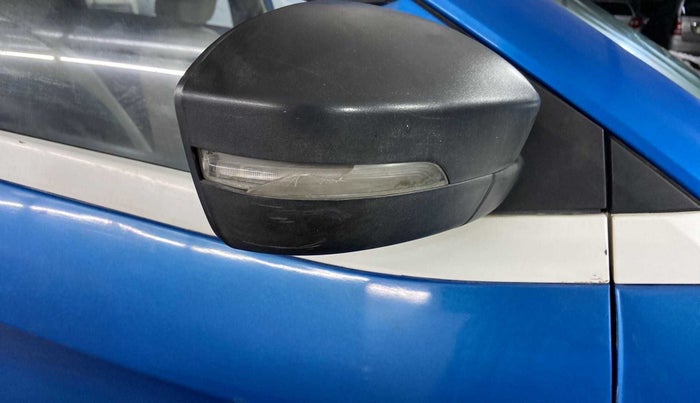 2018 Tata NEXON XM PETROL, CNG, Manual, 91,760 km, Right rear-view mirror - Indicator light has minor damage