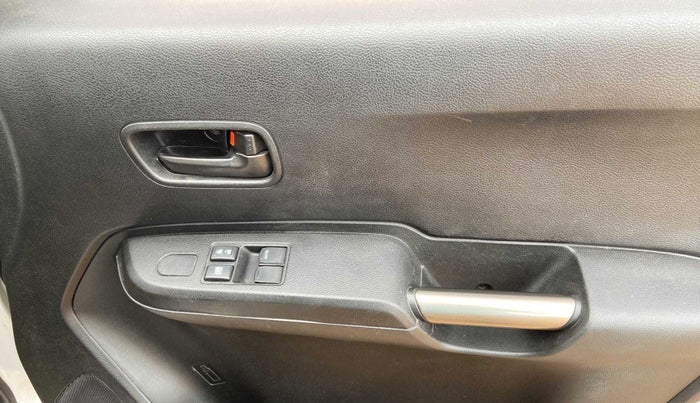 2017 Maruti IGNIS SIGMA 1.2, Petrol, Manual, 36,088 km, Driver Side Door Panels Control