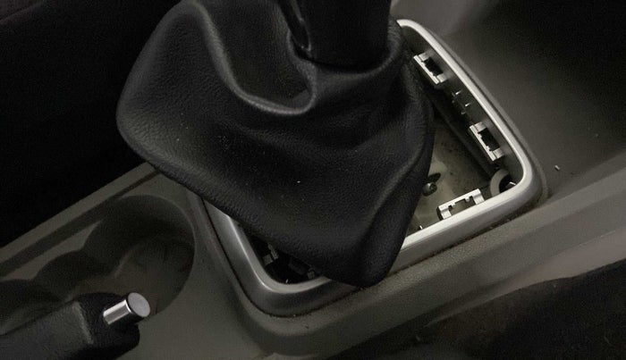 2016 Tata Tiago XZ PETROL, Petrol, Manual, 30,142 km, Gear lever - Boot Cover minor damage