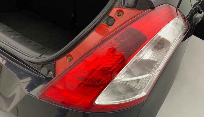 2015 Maruti Swift VXI, Petrol, Manual, 48,681 km, Right tail light - Minor damage