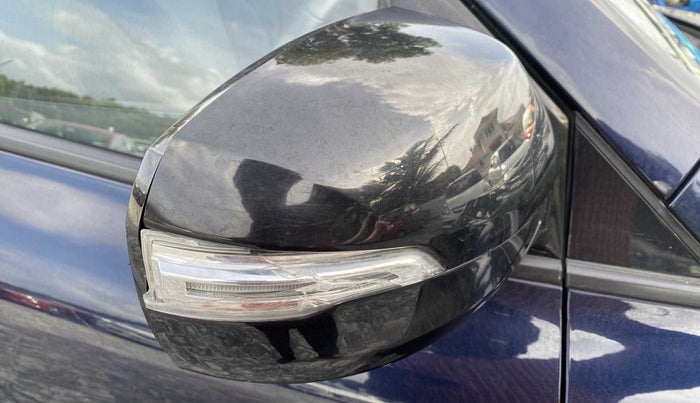 2021 Mahindra XUV700 AX 5 P MT 5 STR, Petrol, Manual, 13,239 km, Right rear-view mirror - Indicator light has minor damage