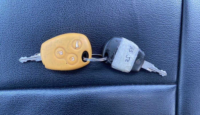 2012 Renault Duster 110 PS RXZ DIESEL, Diesel, Manual, 1,21,243 km, Lock system - Central lock not working