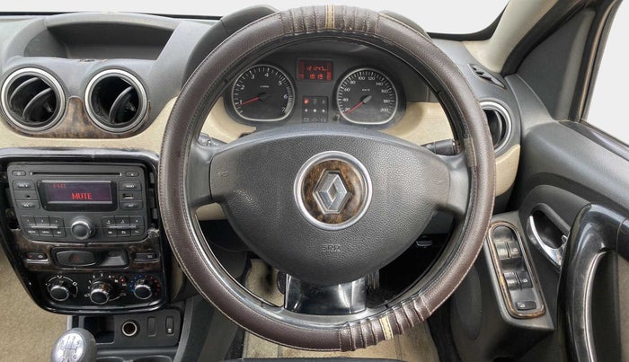 2012 Renault Duster 110 PS RXZ DIESEL, Diesel, Manual, 1,21,243 km, Steering Wheel Close Up