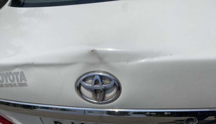 2011 Toyota Corolla Altis G DIESEL, Diesel, Manual, 1,07,236 km, Dicky (Boot door) - Slightly dented
