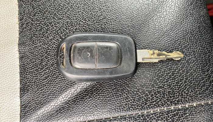 2019 Renault Kwid RXT 0.8 (O), Petrol, Manual, 49,884 km, Lock system - Mechanical key minor damage