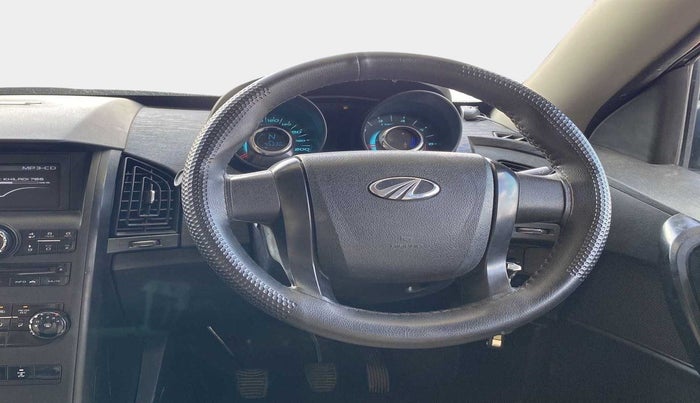 2018 Mahindra XUV500 W5, Diesel, Manual, 45,329 km, Steering Wheel Close Up