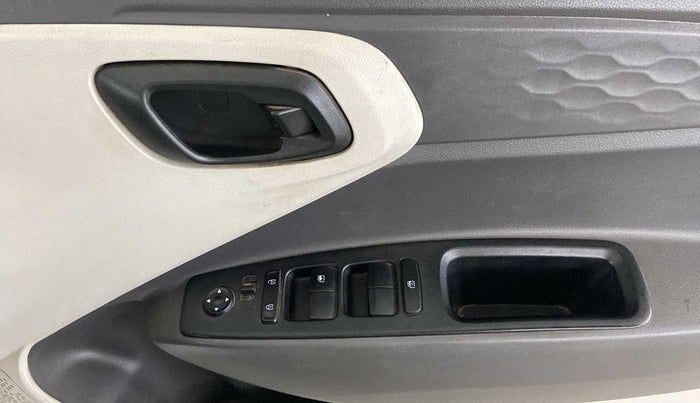2021 Hyundai AURA S 1.2 CNG, CNG, Manual, 56,413 km, Driver Side Door Panels Control