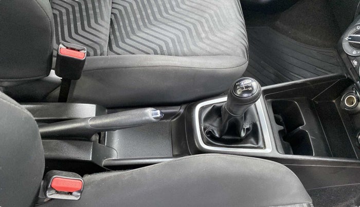 2019 Maruti Swift VXI, Petrol, Manual, 77,042 km, Gear Lever